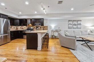 309 Grand St in Hoboken, NJ - Building Photo - Building Photo