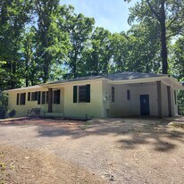 6218 Stewart Rd in Buford, GA - Building Photo