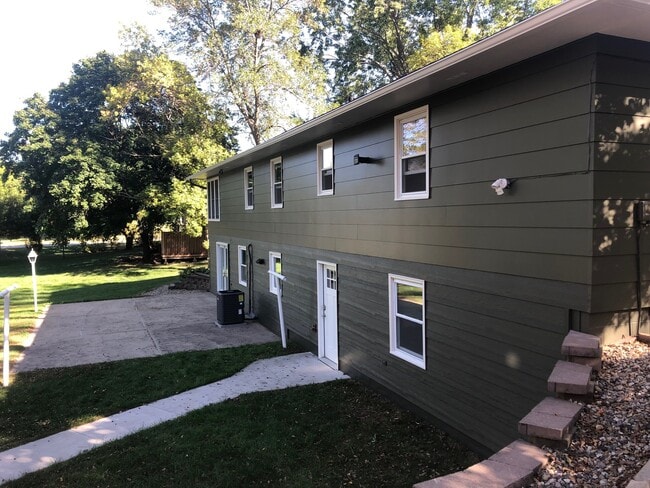 106 W North St, Unit Basement Apartment