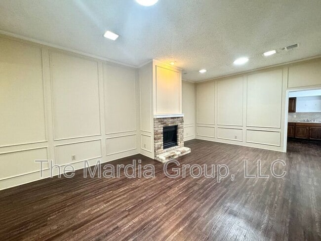 13217 Fall Manor Dr in Dallas, TX - Building Photo - Building Photo