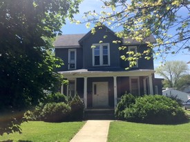 517 E Chestnut St in Bloomington, IL - Building Photo