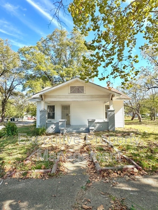 property at 4801 Avenue S