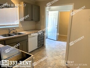 2701 W 77th St in Prairie Village, KS - Building Photo - Building Photo