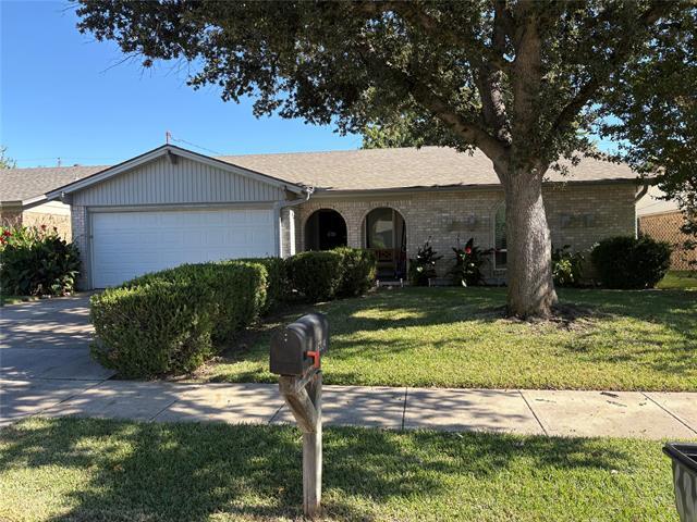 6324 Sudbury Way in Fort Worth, TX - Building Photo