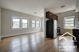 3407 W Fullerton Ave, Unit 2C in Chicago, IL - Foto de edificio - Building Photo