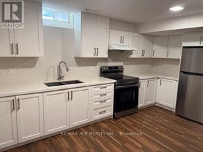 4 Apple Valley Way in Brampton, ON - Building Photo - Building Photo