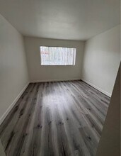 7040 Haskell Ave in Los Angeles, CA - Foto de edificio - Building Photo