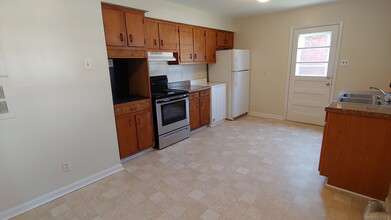 1037 S Josephine Boyd St in Greensboro, NC - Building Photo - Building Photo