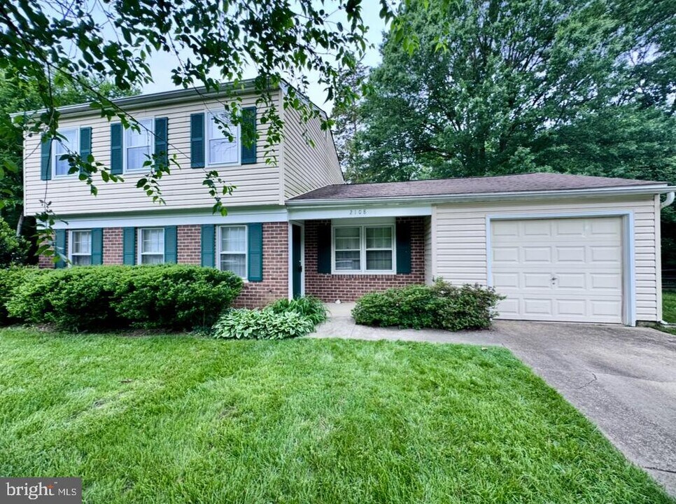 2108 Duchy Ct in Waldorf, MD - Building Photo