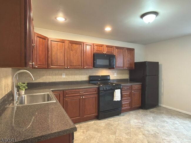 property at 39 Glenridge Ave