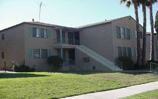 7018 La Tijera Blvd in Los Angeles, CA - Building Photo