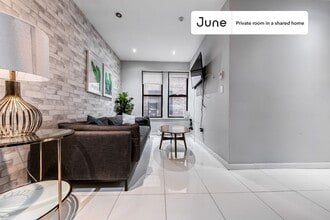 Private bedroom in 3 bed/1 bath Home in New York, NY - Foto de edificio - Building Photo