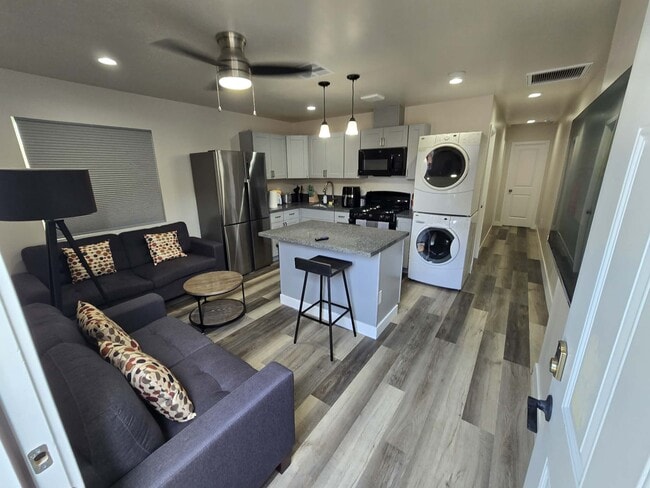 4239 Montalvo St in San Diego, CA - Foto de edificio - Building Photo