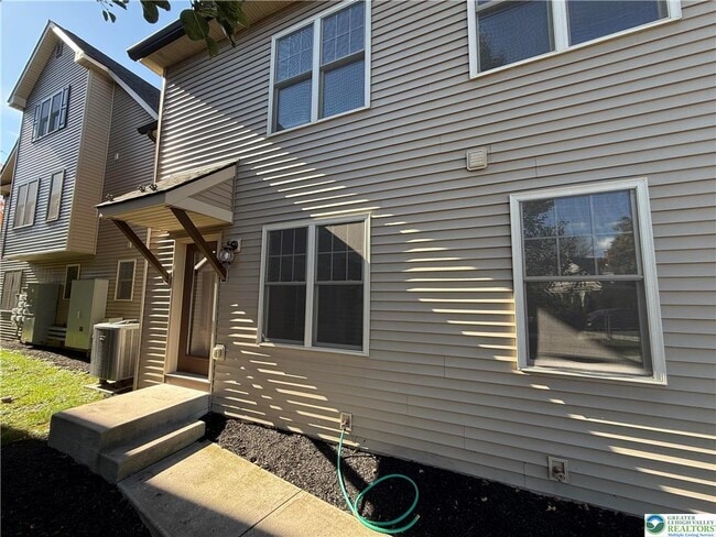 629 Linden St in Coopersburg, PA - Building Photo - Building Photo