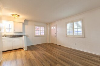 301 E 4th St-Unit -326 in Austin, TX - Building Photo - Building Photo