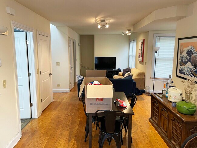 1736 W Altgeld St, Unit CH in Chicago, IL - Foto de edificio - Building Photo