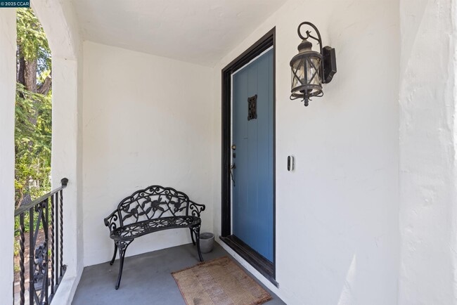 1048 Leo Way in Oakland, CA - Building Photo - Building Photo