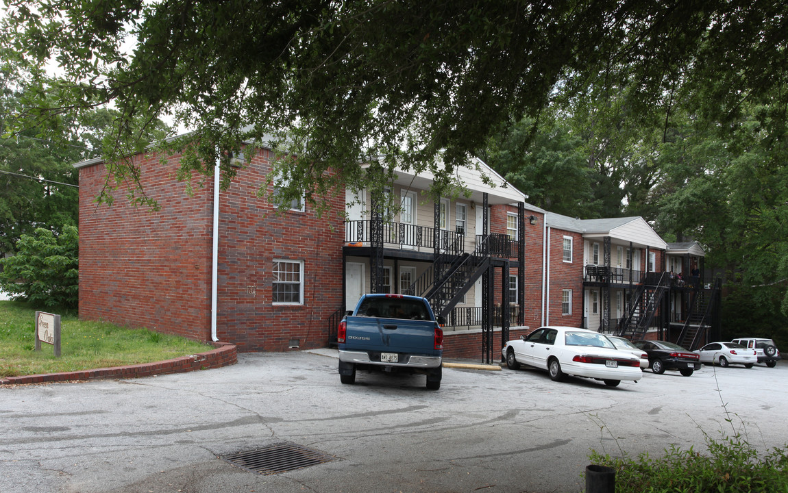 Green Oaks in Conyers, GA - Building Photo