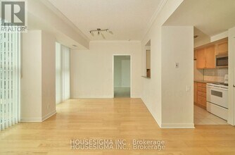 2067-2067 Lake Shore Blvd W in Toronto, ON - Building Photo - Building Photo