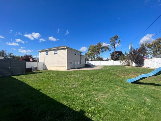 57 Amherst Ln in Hicksville, NY - Building Photo - Building Photo