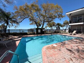 1101 Victoria Dr in Dunedin, FL - Building Photo - Building Photo