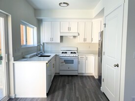 Iris Apts 6B3.5B is Now Leasing! Apartamentos