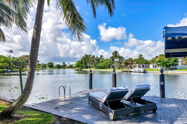 7813 Pine Tree Ln in West Palm Beach, FL - Foto de edificio - Building Photo