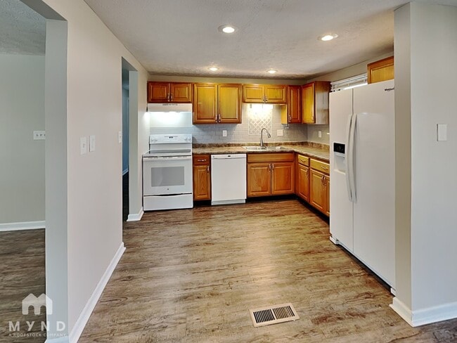 545 Pickerington Hills Dr in Pickerington, OH - Foto de edificio - Building Photo