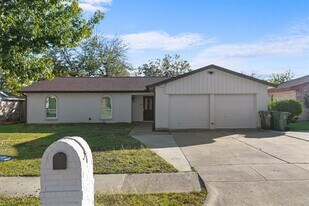 1002 Wembley Rd in Arlington, TX - Building Photo