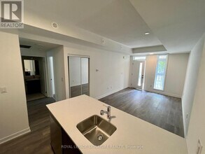 150 Canon Jackson Dr in Toronto, ON - Building Photo - Building Photo