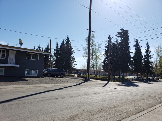 4324 Thompson Ave, Unit 1 in Anchorage, AK - Building Photo - Building Photo
