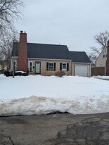 1433 Westview Dr NE in Warren, OH - Building Photo