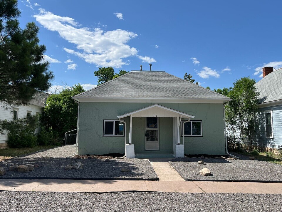 711 College Ave in Canon City, CO - Building Photo
