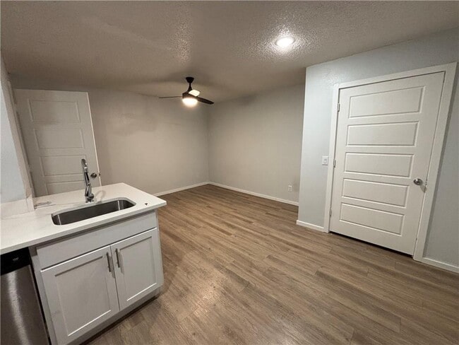 942 W Holly St in Fayetteville, AR - Building Photo - Building Photo