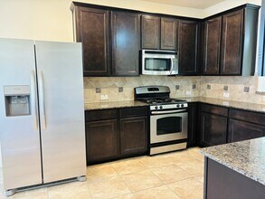 8525 Sunset Loch Dr in Spring, TX - Foto de edificio - Building Photo