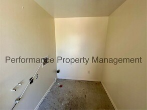 615 Flower St in Bakersfield, CA - Building Photo - Building Photo
