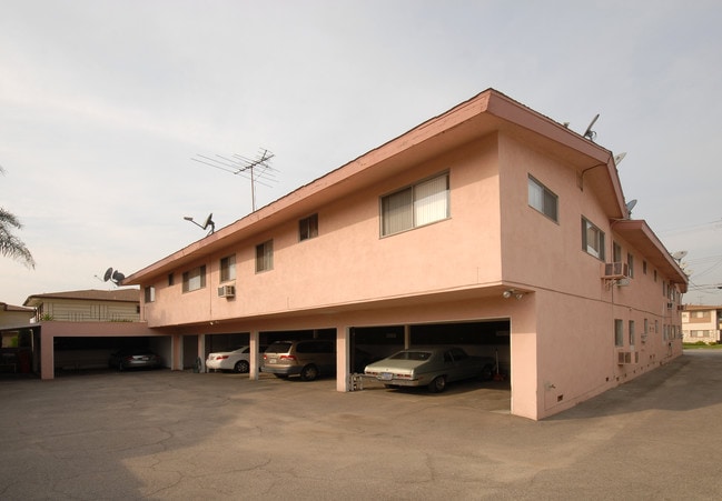 10306 La Reina Ave in Downey, CA - Foto de edificio - Building Photo