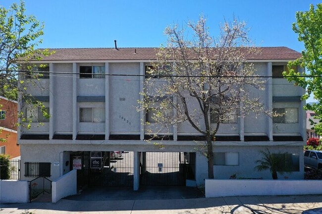 property at 10237 Tujunga Canyon Blvd