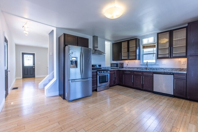 2407 Cobden St in Pittsburgh, PA - Building Photo - Building Photo