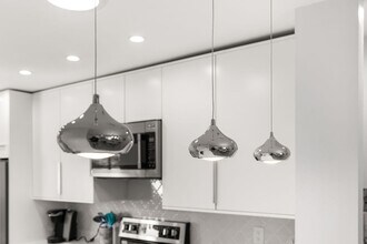 877 E Arenas Rd in Palm Springs, CA - Building Photo - Building Photo