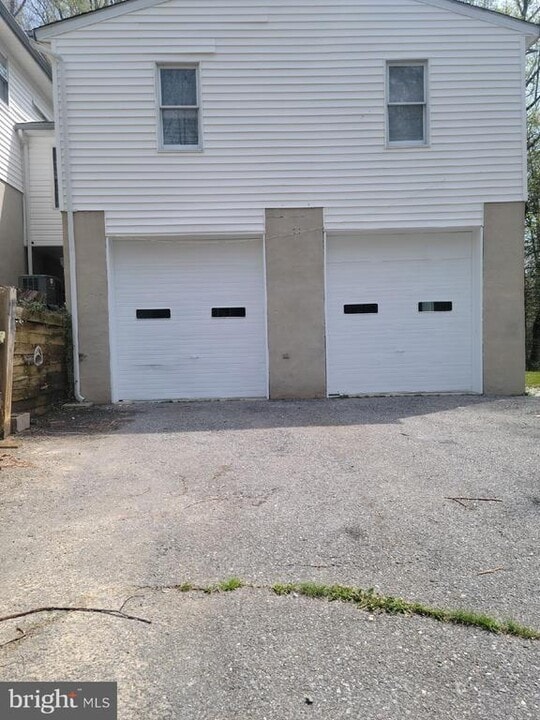 870 Planters Wharf Rd in Lusby, MD - Building Photo