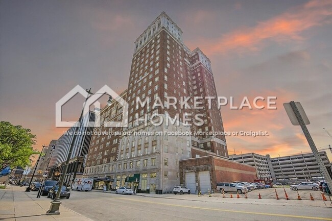 property at 525 W Lafayette Blvd