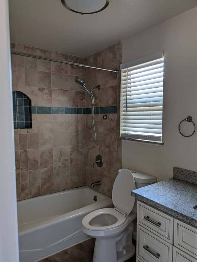 160 Highland Ave in Penngrove, CA - Building Photo - Building Photo