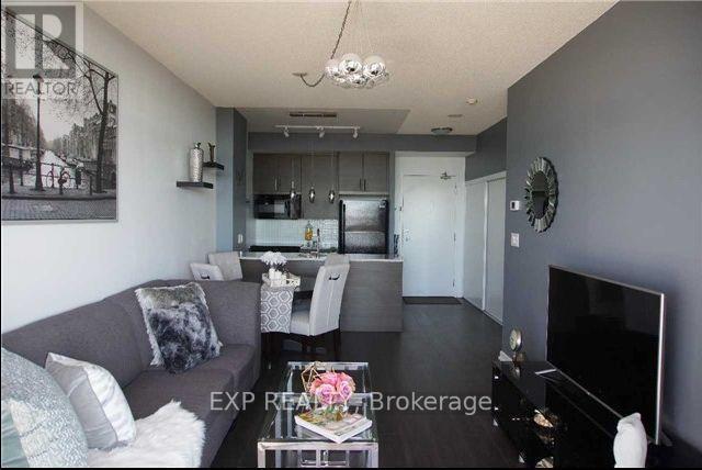 70 Forest Manor Rd in Toronto, ON - Building Photo