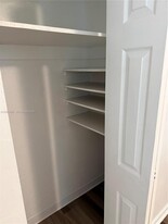 645 NE 35th St in Oakland Park, FL - Building Photo