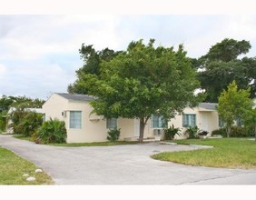 2420 Lincoln St in Hollywood, FL - Building Photo - Building Photo