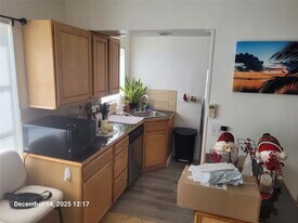 211 NE 16th Ct in Fort Lauderdale, FL - Building Photo