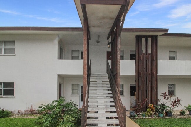 201 Center Rd in Venice, FL - Building Photo - Building Photo