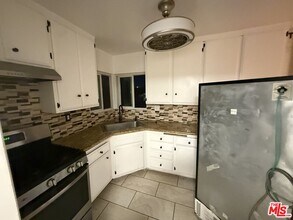 579 E Fairview Blvd in Inglewood, CA - Building Photo - Building Photo