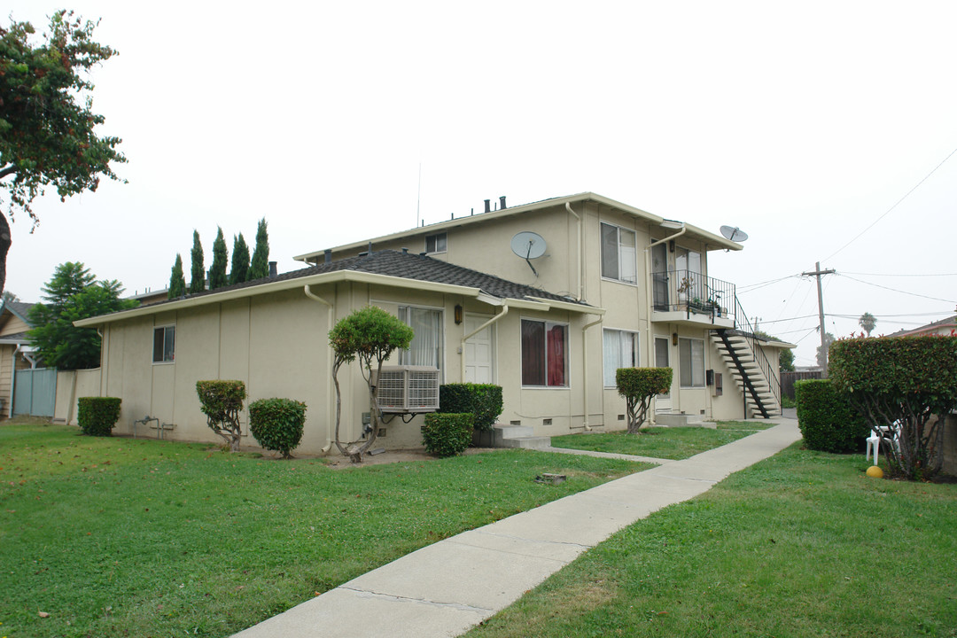 518 Penitencia St in Milpitas, CA - Building Photo